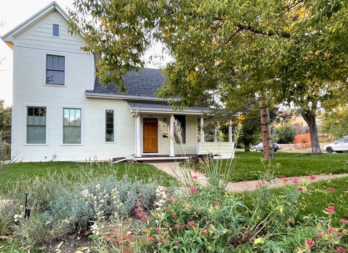 Primary Photo - Spring Semester Furnished House!