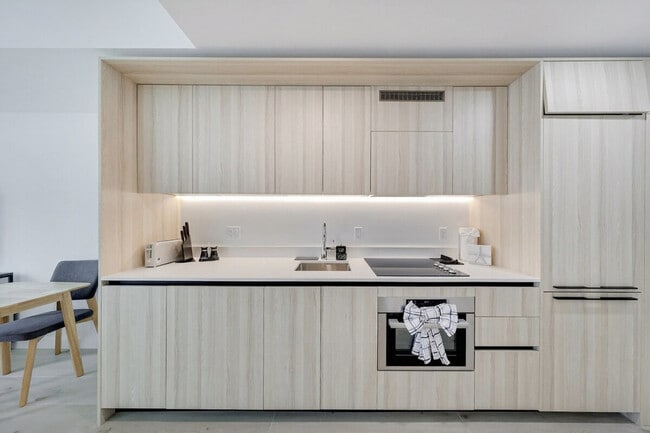 Building Photo - 225 N Miami Ave