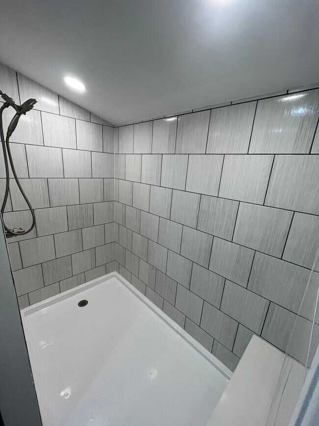 Foto del edificio - 64 Sand Creek Rd