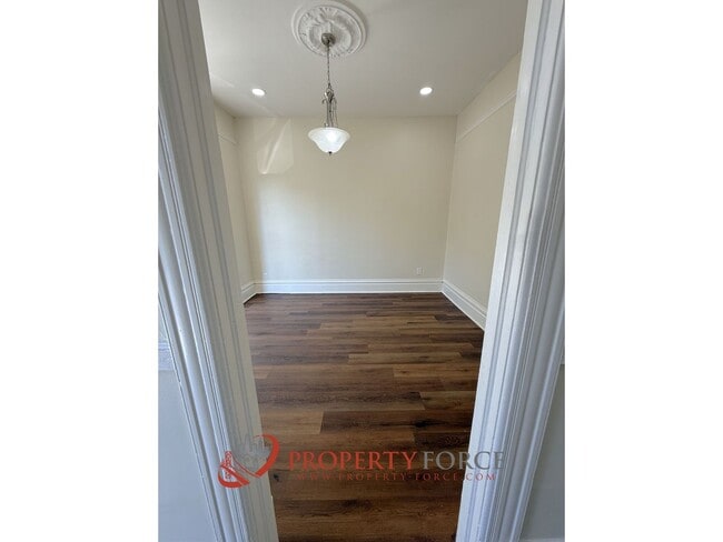 Building Photo - 1417 Kansas St