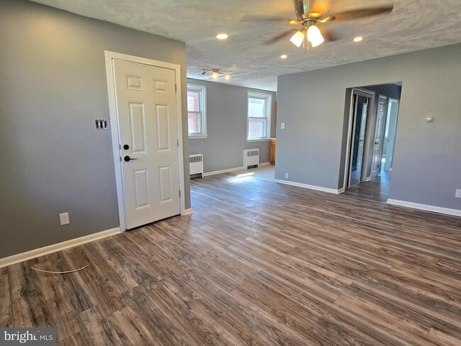 Building Photo - 934 Durard St