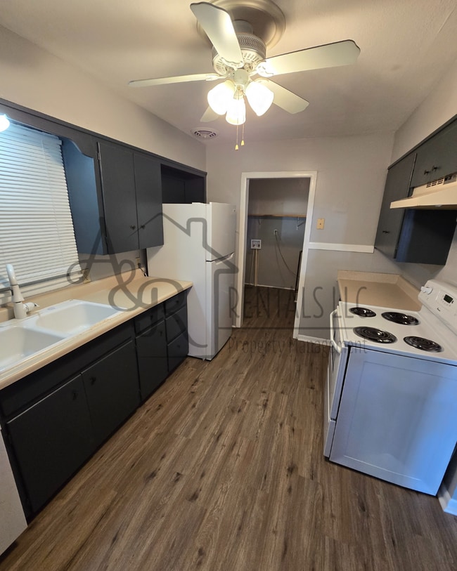 Building Photo - 714 S Chestnut St