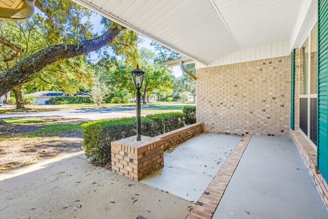 Building Photo - 3461 Summit Blvd