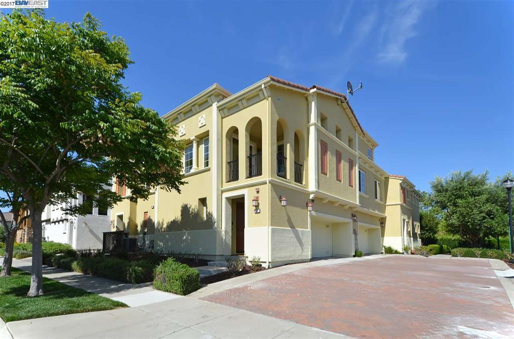 Primary Photo - Executive 2 Bed + Den | 2 Bath | 1,718 Sq....