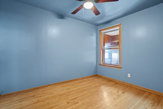Foto del edificio - 4437 S Sawyer Ave