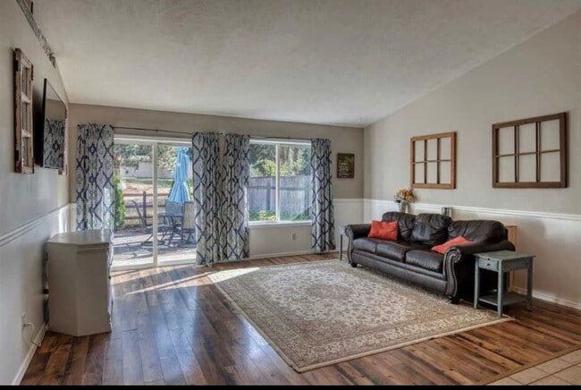 Foto del edificio - 6513 W Lowell Ave