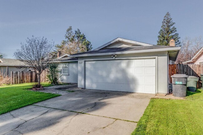 Building Photo - Beautiful 4/2 home