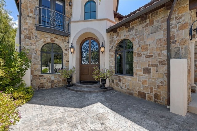 Foto del edificio - 718 N Poinsettia Ave