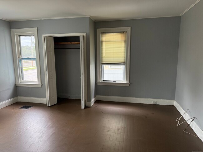 Building Photo - 297 Laurel Ave
