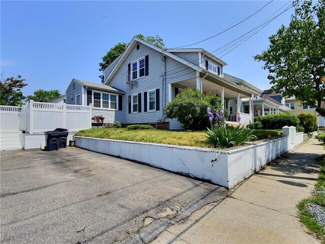 Building Photo - 193 Rutherglen Ave