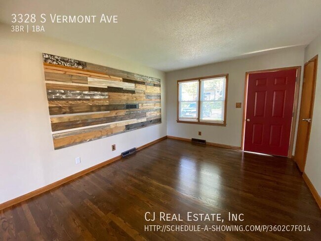 Building Photo - 3328 S Vermont Ave