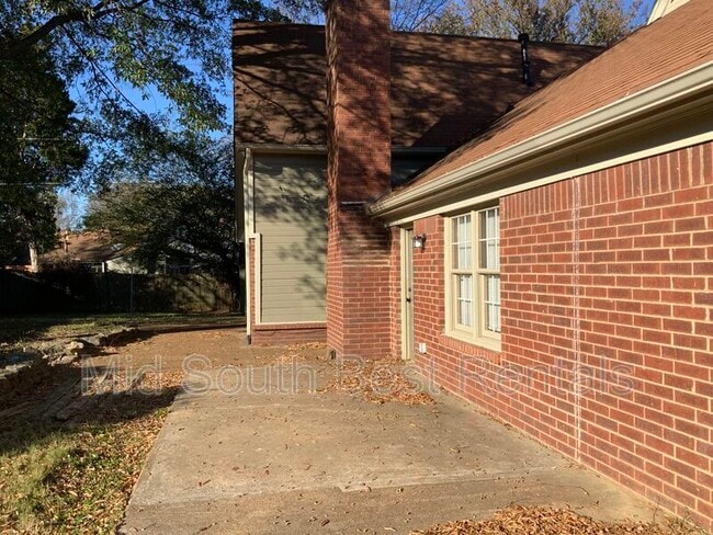 Building Photo - 5095 Barkshire Dr