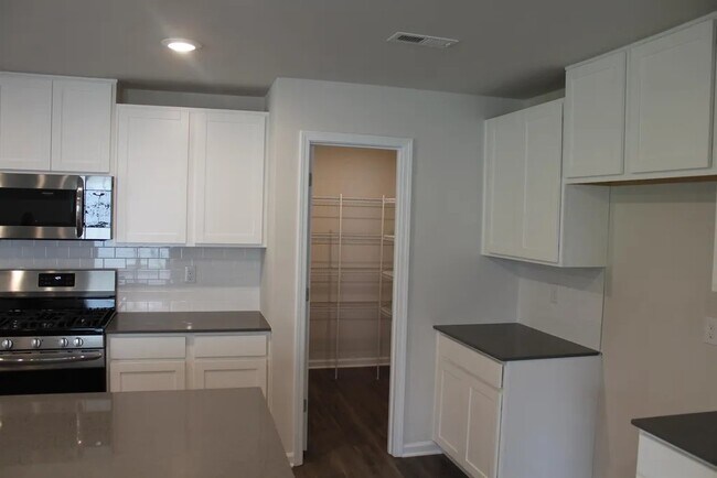 Foto del edificio - 1537 Woodhouse Dr