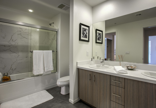 Large Bathrooms with Modern Fixtures - Legendary Glendale