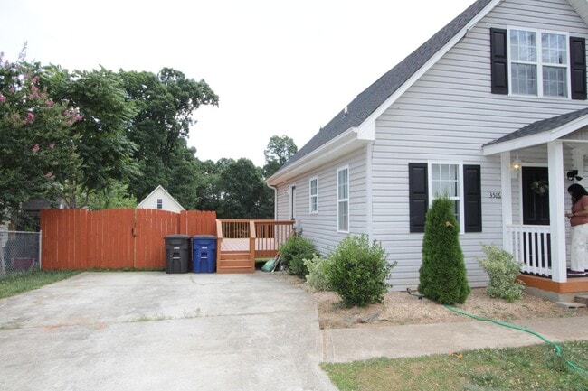 Building Photo - 3516 Delane Dr NE
