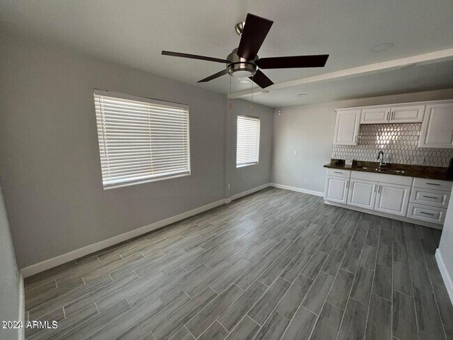 Foto del edificio - Beautifully Remodeled - Modern Duplex