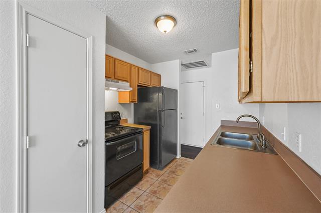 Building Photo - 2139 Vine Ln