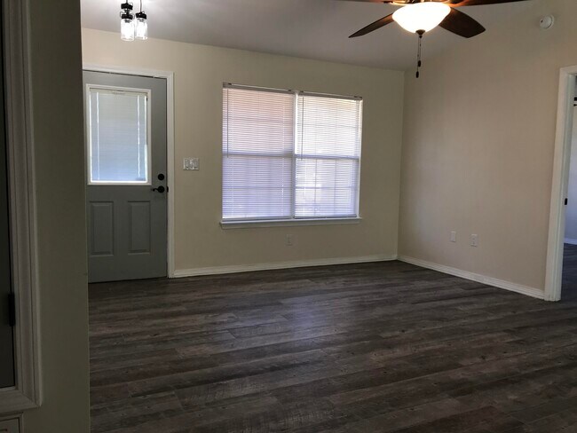 Foto del edificio - 113 Oak Terrace Dr