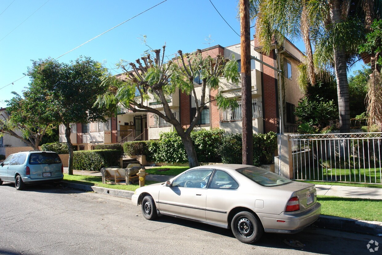 Foto del edificio - 9129 Tobias Ave