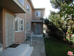 Building Photo - 2221 Ocean Park Blvd