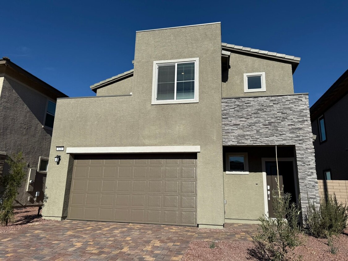 Foto principal - Brand New 3 Bed Home in Henderson's Cadenc...