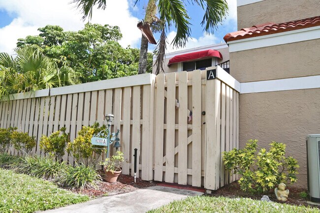 Building Photo - 3935 Village Dr