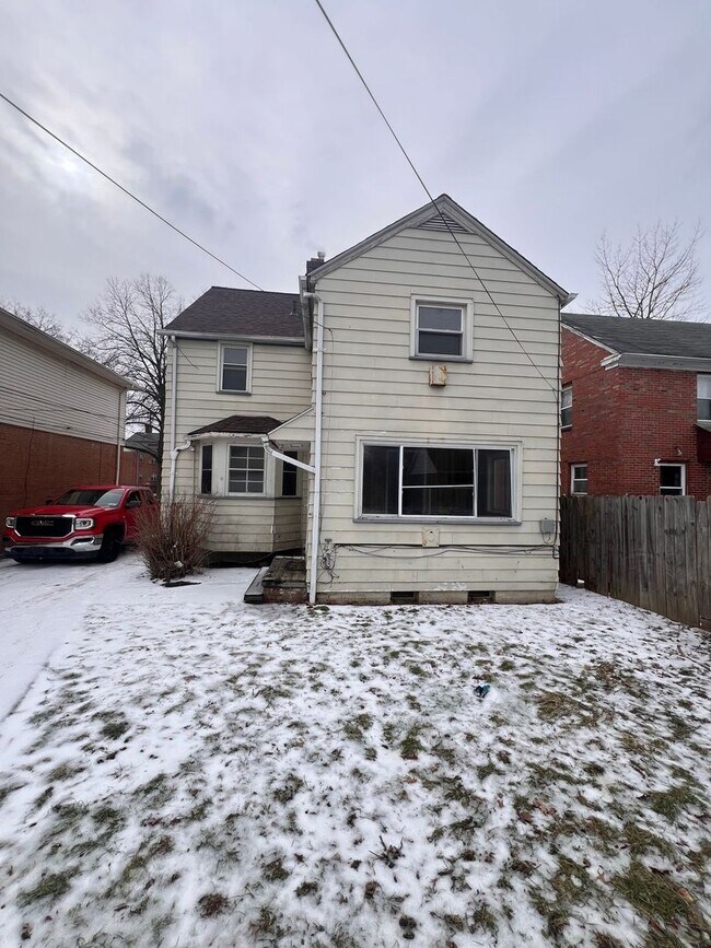 Building Photo - 3057 Livingston Rd