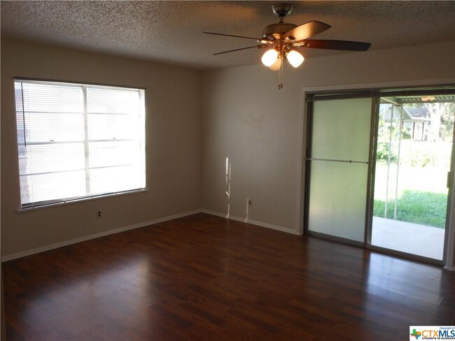 Building Photo - 1007 Wallhalla St