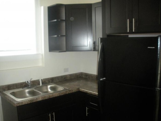 Building Photo - bedroom in Chicago IL 60620