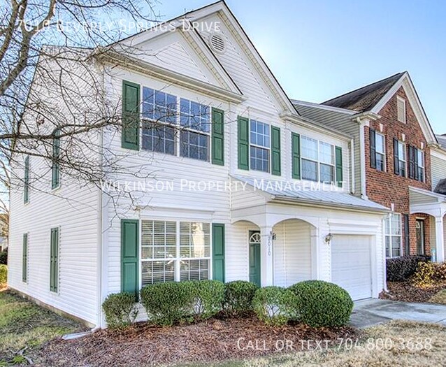 Foto del edificio - Beautiful End Unit 3BD/2.5BTH Townhome in ...