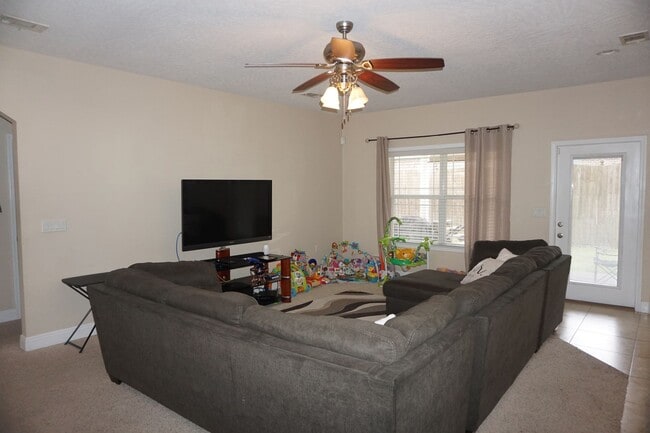 Foto del edificio - 4 Bedroom Rental in Duggan Pond!