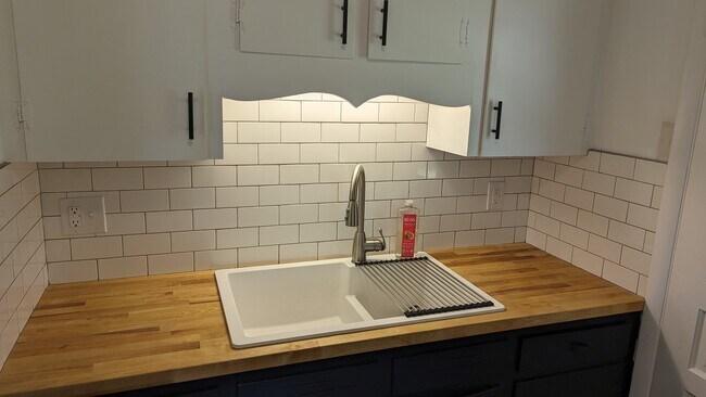 Foto del edificio - 732 Fairview Rd