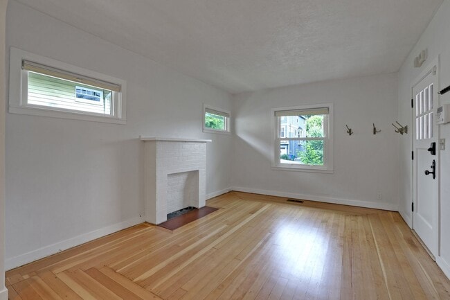 Building Photo - 303 NE 45th Ave