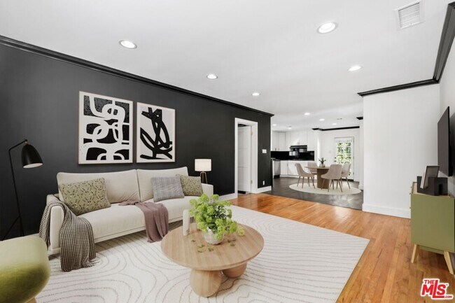 Foto del edificio - 5711 Rhea Ave
