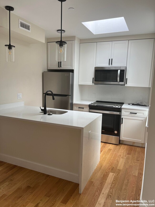 Building Photo - 64 N Margin St