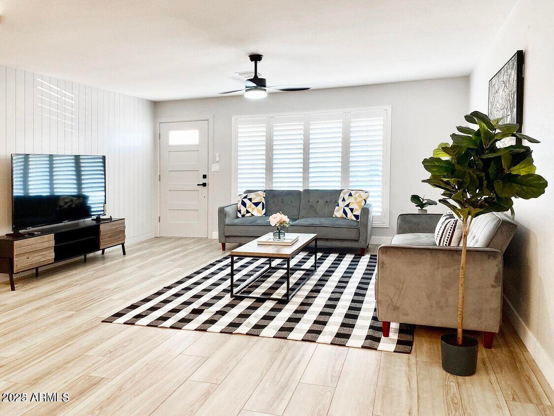 Foto principal - 8424 E Dianna Dr