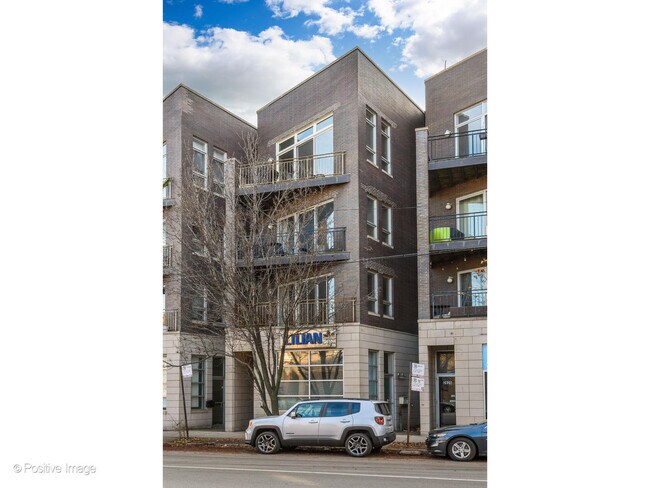 Foto del edificio - 2623 W Chicago Ave