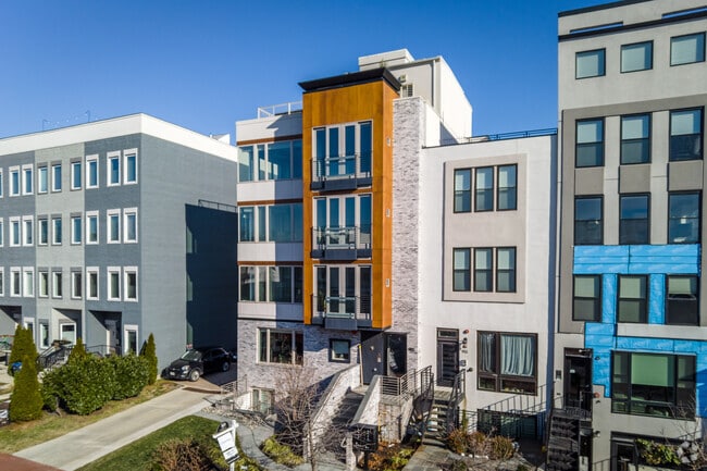 915-935 12th St NE - Off Twelfth