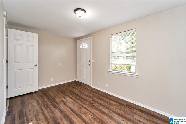 Building Photo - 665 Hagbush Rd