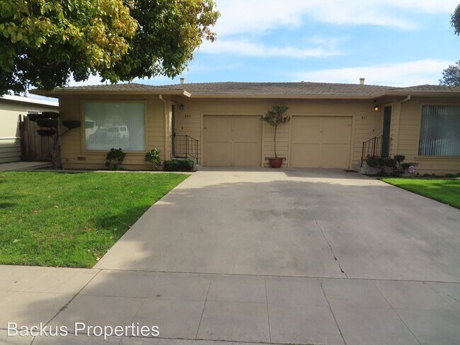 Building Photo - 2 br, 1 bath Apartment - 809 Padre Drive