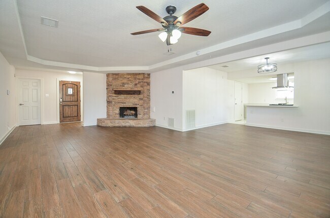 Building Photo - 3722 Brier Gardens Dr