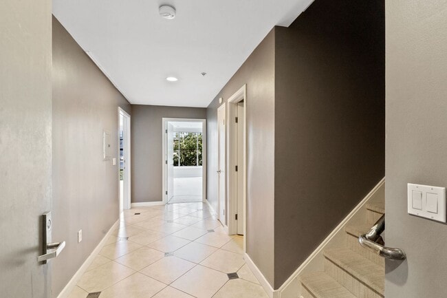 Building Photo - Tri-Level Inner Mission Live/Work Condo - ...
