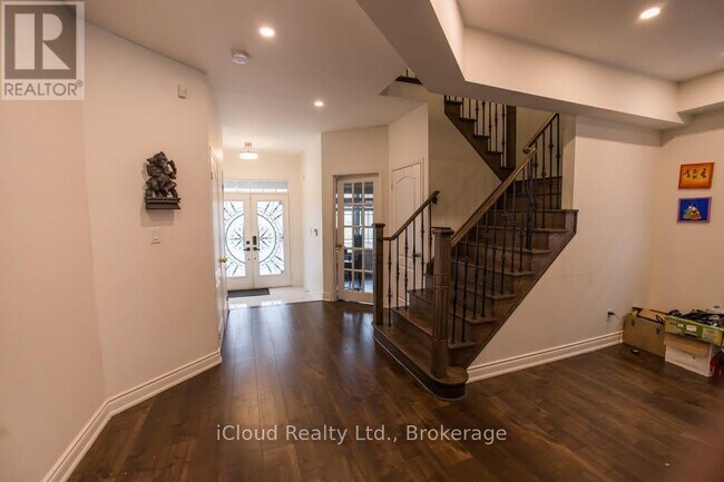 Photo du bâtiment - 81 Crown Victoria Dr