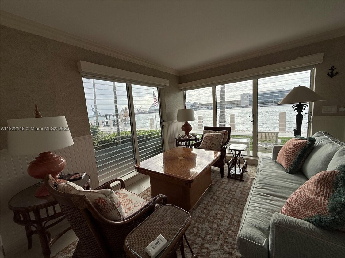 Foto principal - 1775 Harbourview Dr