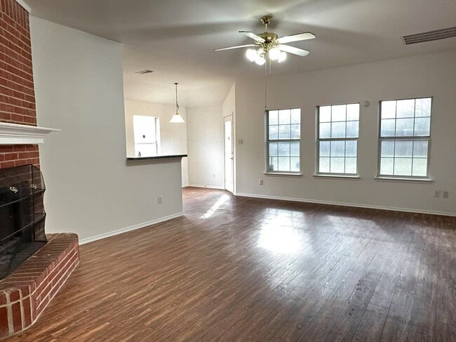 Photo - 5435 Dove Dr House