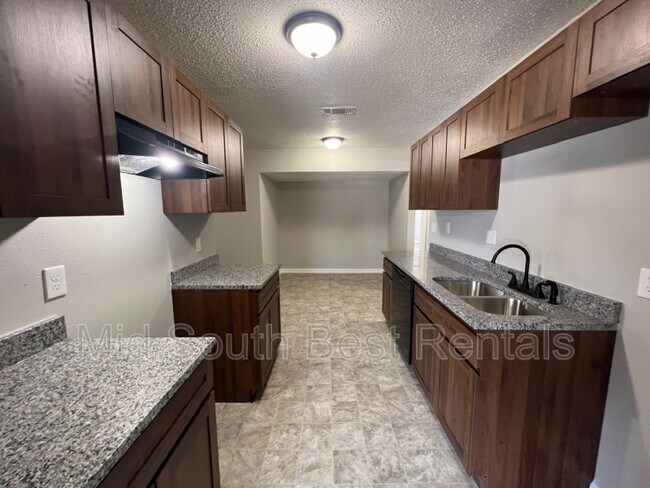 Building Photo - 861 Hackberry Ln