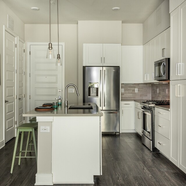 Building Photo - A 2 BR Apartment That's Sure to Please