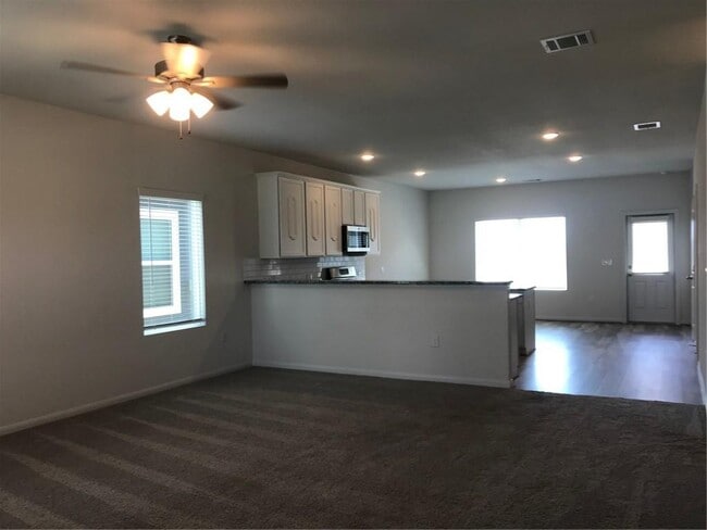 Building Photo - 302 Eagle Lake Dr