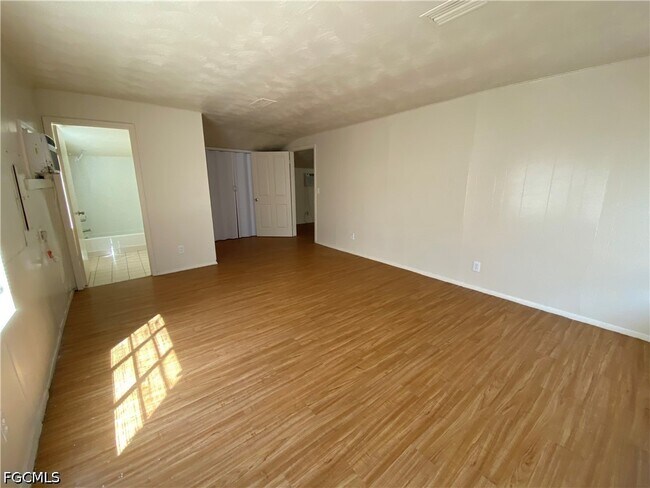 Foto del edificio - 7656 Hart Dr