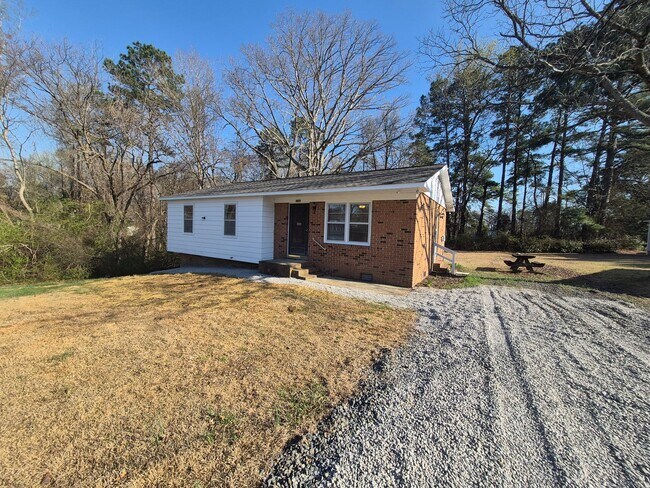 Building Photo - NEW LISTING!!!!!